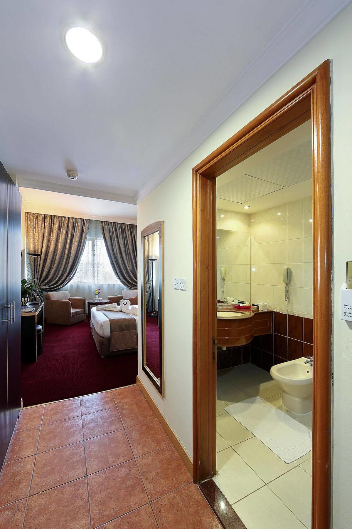 Jonrad Hotel Dubai Exterior foto