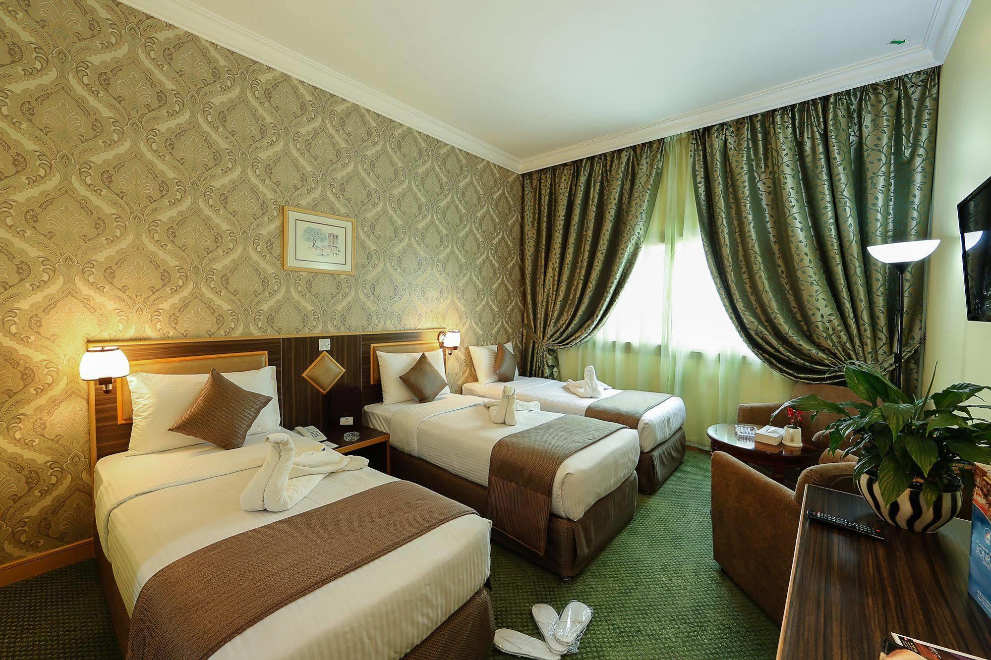 Jonrad Hotel Dubai Exterior foto